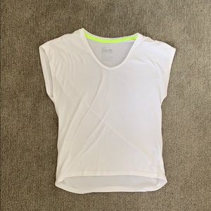 cute light wait active wear nike tee size (s)